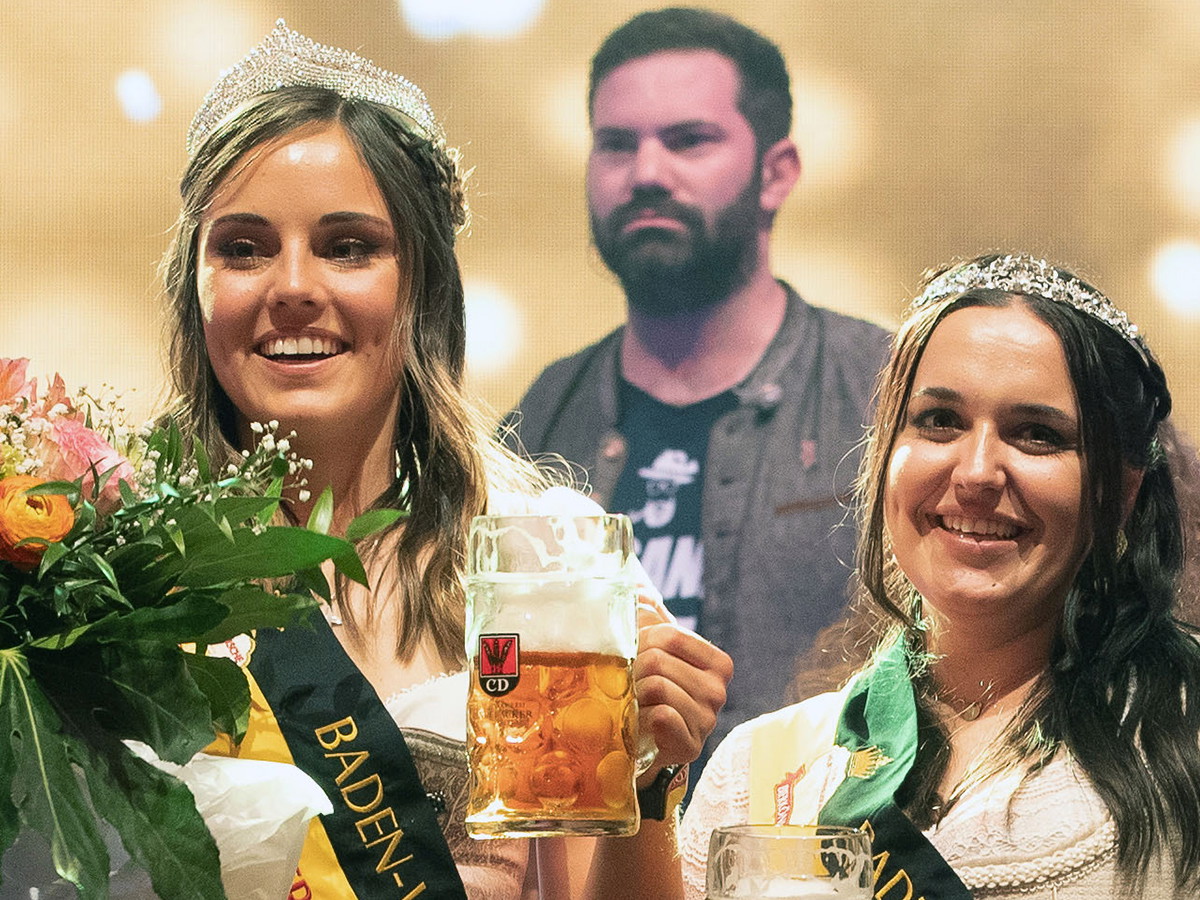 (V.l.) Bierkönigin Amy Seidt und Bierprinzessin Denise Braun.