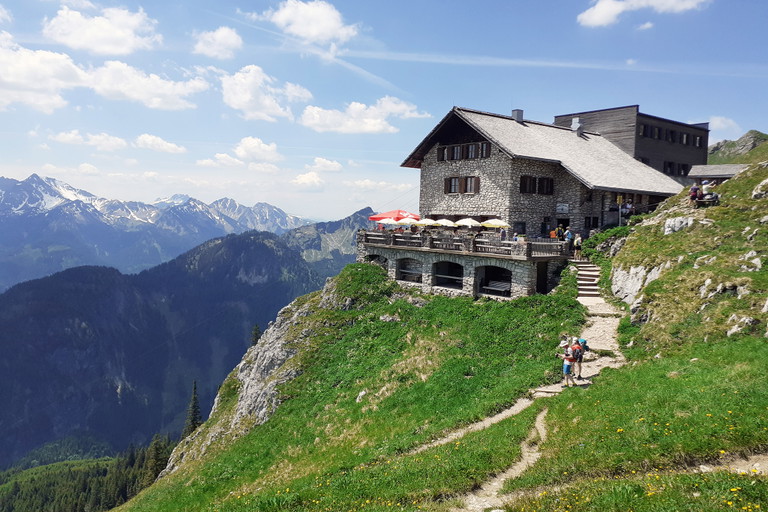 Die Bad Kissinger Hütte bietet mit ihrem modernem Anbau einen tollen Ausblick.