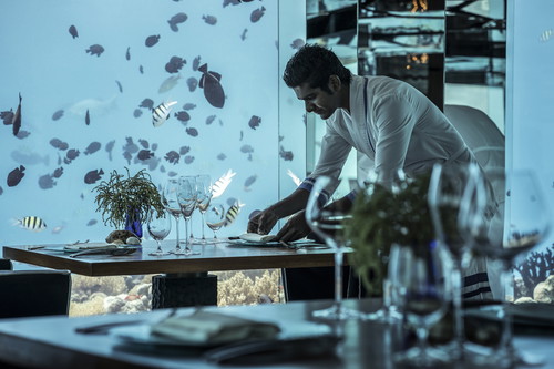 Anantara Kihavah restaurant under the sea