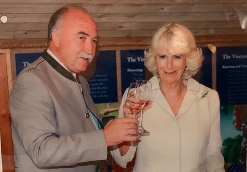 Willi Opitz mit Queen Consort Camilla.
