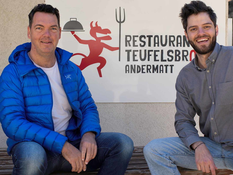 Spitzenkoch David Krüger mit und Maximilian Baumann. 