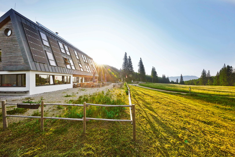 Modern und doch traditionell: das 
Naturfreundehaus Knofeleben.