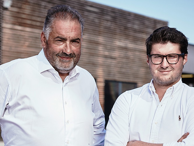 Hans und Hans Junior Reisetbauer dürfen sich über die modernste Brennerei Europas freuen! 