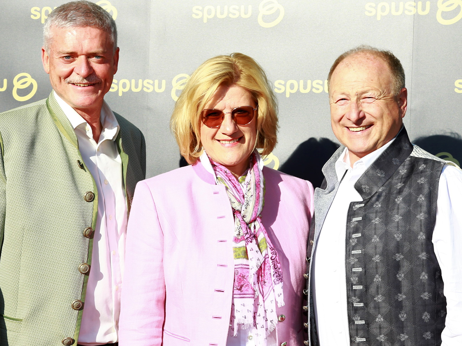 Andrea und Franz Pichler mit ihrem Weinbotschafter Harry Prünster.