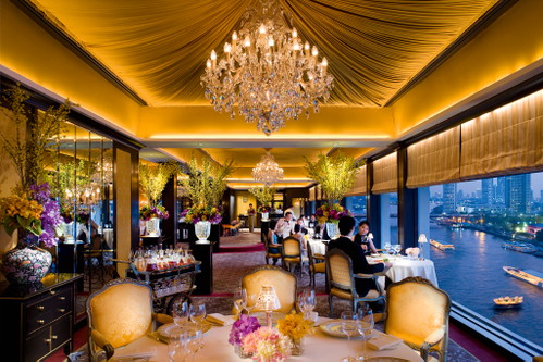 Das französische Gourmetrestaurant 
»Le Normandie by Alain Roux« beeindruckt mit seinem Charme und dem einzigartigen Ausblick.