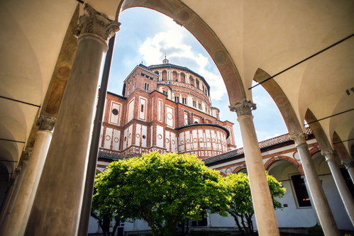 Santa Maria delle Grazie ist eine der schönsten spätgotischen Kirchen Italiens. Sie beherbergt das weltweit berühmteste Wandgemälde: da Vincis 1494 bis 1498 geschaffenes »Das letzte Abendmahl«.