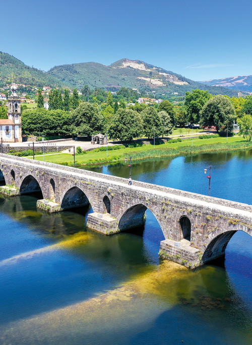 Das hübsche Städtchen Ponte de Lima beheimatet gleich mehrere spannende Vinho-Verde-Produzenten.