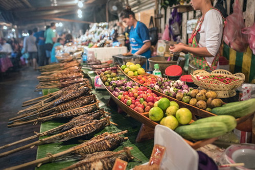 Auf den Märkten von Laos und Kambodscha wird mancherlei Exotisches angeboten.