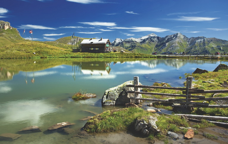 Der Nationalpark Hohe Tauern beeindruckt mit einer einzigartigen Flora und Fauna, Wanderwegen und Besucherzentren für die ganze Familie.