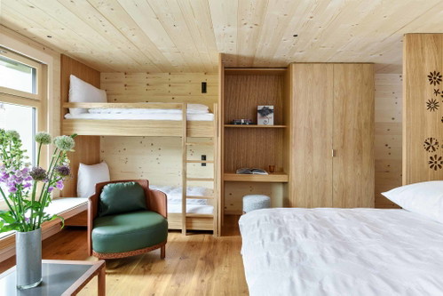 Eines der Familienzimmer im «Hotel Huus Löwen».