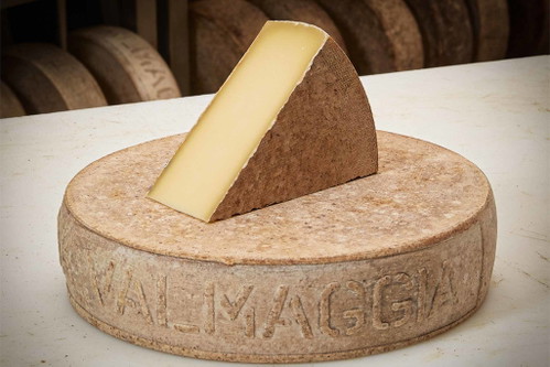 Tessiner Formagella / Tessiner Alpkäse.
