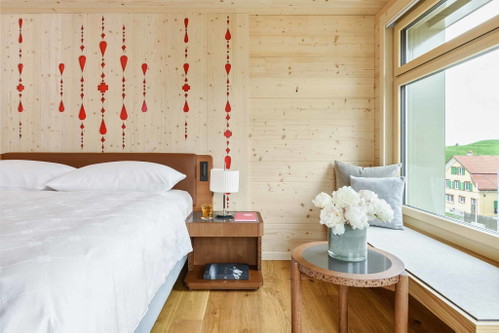 Ein Gästezimmer im neuen «Hotel Huus Löwen».