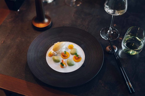 Matcha Dessert mit Mango und weisser Schokolade.