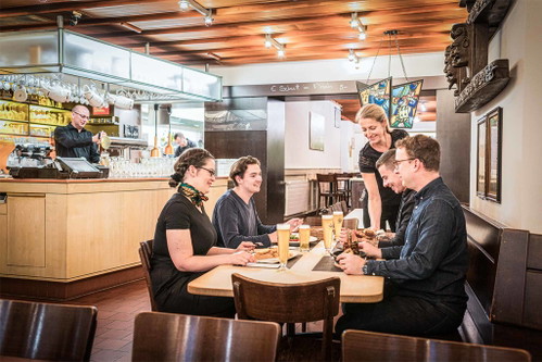 Das Restaurant «Fischerstube» in Basel ist das älteste Brew Pub der Schweiz. Seit 1974 wird in dem Lokal gebraut.