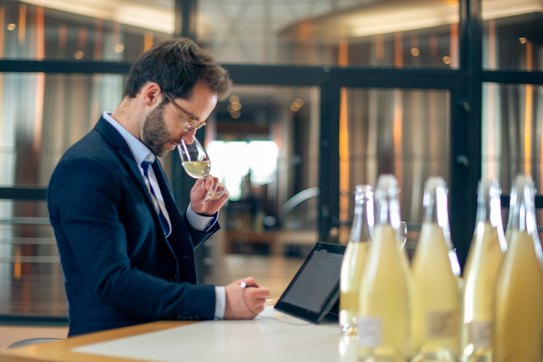 Der aufregendste Prozess bei der Herstellung von Champagner: Die Degustation