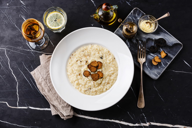 Risotto ist vielseitig und 
lässt sich von mild 
bis deftig oder auch mit 
süß-fruchtigen Komponenten 
wie Apfel zubereiten. 
Edel wird’s mit Trüffel.