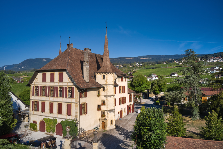 Das Château d’Auvernier wurde im Jahr 1559 erbaut, im Jahr 1603 erwarb es Pierre Chambrier, ein Vorfahre des heutigen Eigentümers Thierry Grosjean.
