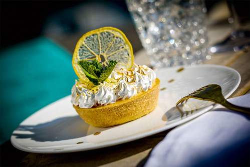 Zitronentarte. Die Spezialität des »Lemongarden« wird aus den selbst geernteten Früchten zubereitet.  
