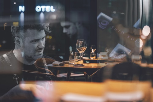 »Ohne sie wäre alles nichts« – damit meint Daniel Gottschlich sein Team, mit dem er im Rheinauhafen in Köln sein Kochkonzept »Experience 
Taste« verwirklicht.