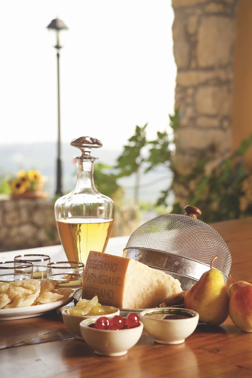In groben Stücken serviert passt Parmesankäse auch auf jede Apéro-Platte.