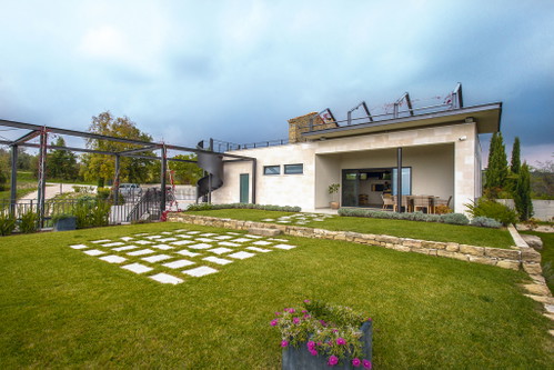 The main thing is nature – Giorgio Clai's place of work is comparatively small is comparatively small, but scores with a secluded view. 