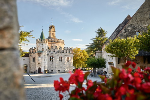 Im Kloster Neustift, etwas nördlich von Brixen gelegen, wird Weinbau seit dem 12. Jahrhundert betrieben.