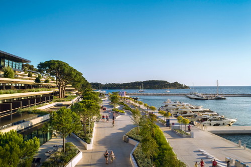 Luxusurlaub. Im spektakulären Ambiente von Piero Lissoni mit einzigartiger Aussicht auf die Altstadt genießt man im »Grand Parkt Hotel Rovinj« elegante Zimmer und Suiten mit Terrassen und privaten Pools. Das Highlight der Maistra Group. 