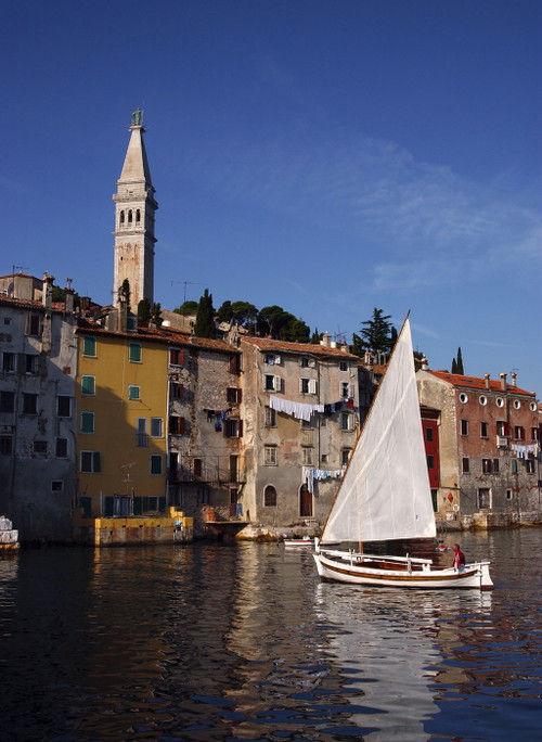 Stadtblick. Bekannt ist Rovinj als eines der malerischsten und romantischsten Städtchen an der Adria.