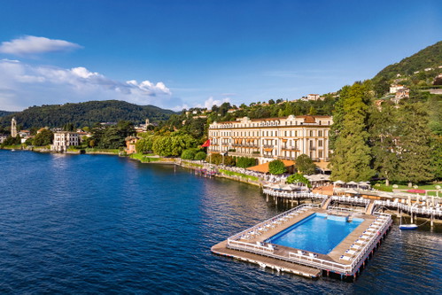 Schon durch den ­»Floating«-Pool im ­
Comer See würde sich 
der Aufenthalt in der 
»Villa d’Este« lohnen.