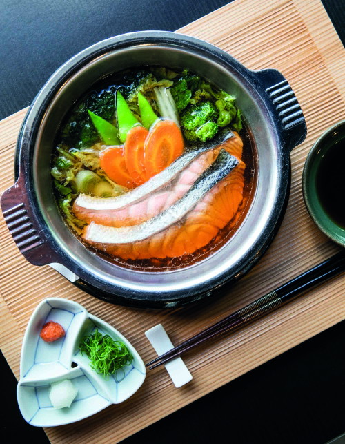 Exquisiten Genuss gibt’s mit Yoshi im Alsterhaus. Den japanischen Lachseintopf muss man probiert haben.