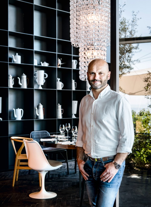 Aussicht mit Genuss. Küchenchef Jeffrey Vella steht im »Cap Aureo« im »Grand Park Hotels Ronvij« für eine herausragende visuelle und geschmackvoll-ideenreiche Ess-Erfahrung.