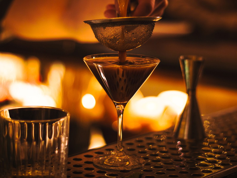 Ein Espresso Martini, bevor der Parmesan aufgestreut wird. Ist das verboten (gut)?