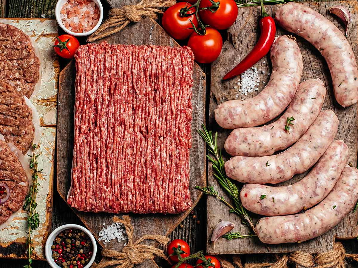 Aktuell werden in Deutschland pro Erwachsenem rund 1.000 Gramm Fleisch pro Woche gegessen.