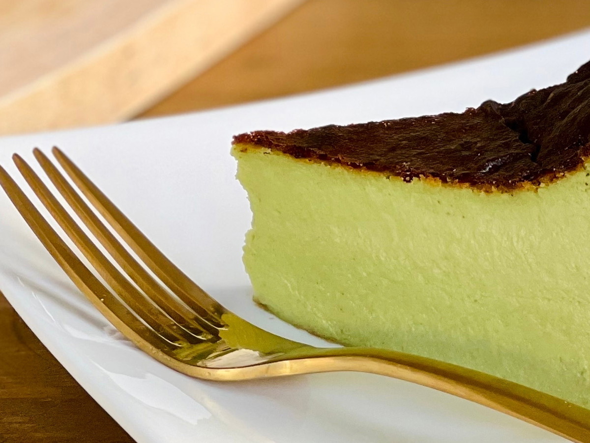 Unter anderem Matcha-Cheesecake ist in asiatischen Cafés beliebt.
