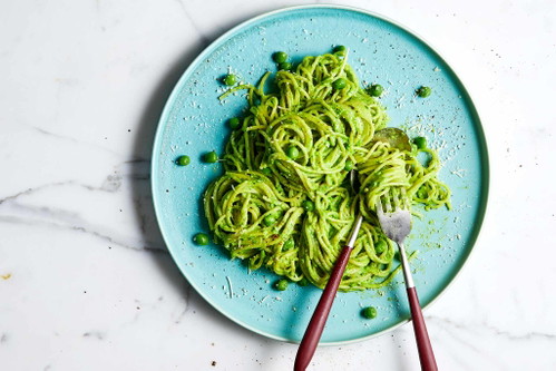 Spaghetti mit Sbrinz und Erbsen-Pesto.