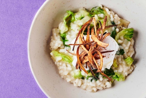 Kopfsalat-Risotto mit Onsen-Ei.