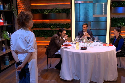 Die Jury verkostet Corinnes ersten Gang.