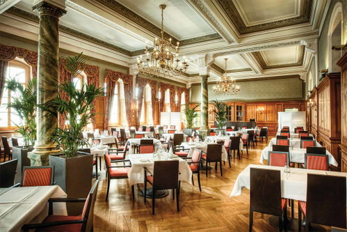 Eine Reise in vergangene Zeiten: Der Speisesaal des «Restaurant Pilatus- Kulm» im «Hotel Pilatus-Kulm».