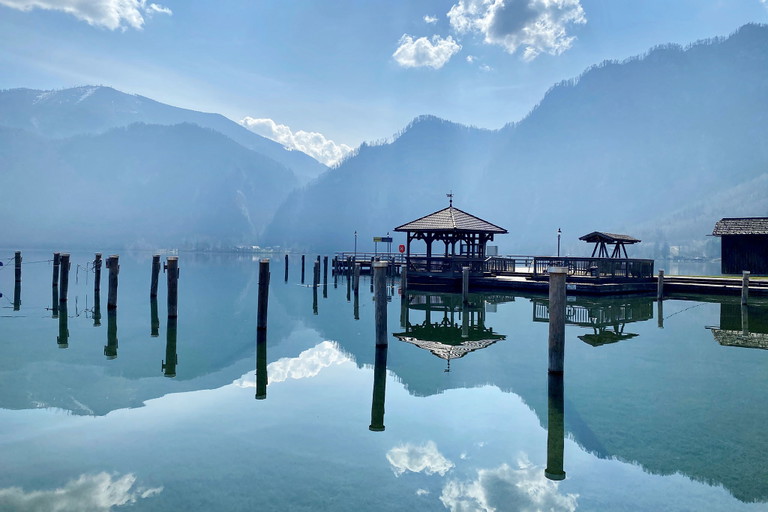 Passeggiate sull'acqua: 
Il pontile dell'“Hotel Aichinger” sul lago Attersee invita a soffermarsi dopo aver gustato una formidabile tartare di manzo.