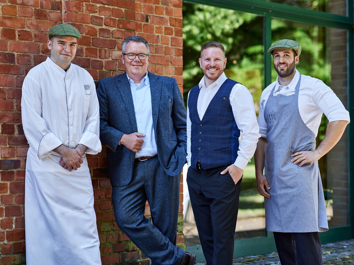 Küchenchef Luca Allevato, Küchendirektor und Gastgeber Peter Niemann, Restaurantleiter Jonas Erhardt und Sous Chef Marco Schütz.