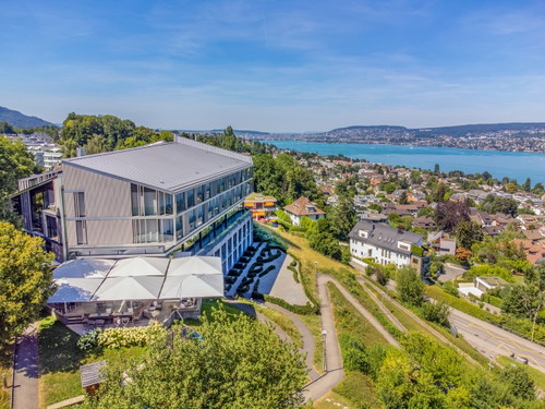 Das Hotel Belvoir bei Tag.