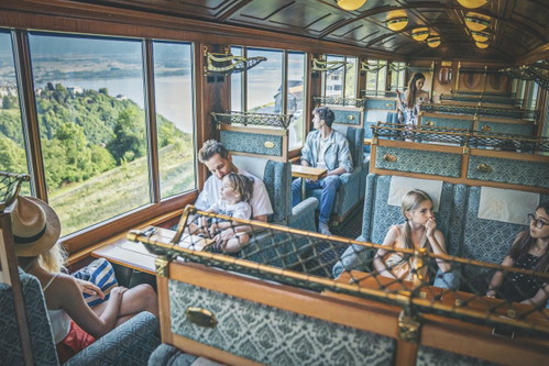 Die Wägen des GoldenPass Belle-Epoque der MOB erinnern an jene des Orient-Expresses.