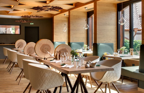 Salle de restaurant La Cheneaudière.