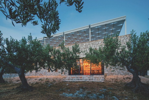 Das sogenannte »Olivenhaus« im Hotel 
»Lemongarden« 
liegt inmitten eines alten, wunderschönen 
Olivenhains.