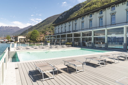 Der Infinitypool im «Araba Fenice» vermittelt das Gefühl, direkt im See
zu schwimmen. 