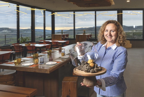 Trüffeltradition. Die Karlić Tartufi Farm ist ein kulinarisches Abenteuer. Trüffel-Genießer können bei Ivana Karlić und ihrer Familie Trüffeln suchen oder feine Produkte einkaufen. 