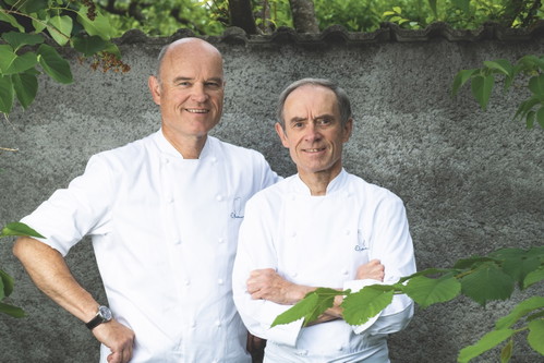 Rudi und Karl Obauer »Restaurant Obauer«, Werfen
Die Brüder Rudi und Karl Obauer aus Werfen sind seit Jahren an der Spitze der ausgezeichneten Koch-Welt. In die Töpfe kommt, was Saison, Wald und Wiesen in Salzburg hergeben. Kreativ, fein, alpin seit Jahrzehnten und immer spannend. 