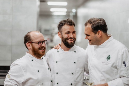 Küchenchef Daniel Mild und sein Team »kochen« die Tradition, wie das berühmte Wiener Schnitzel, und zaubern raffinierte Kulinarik.
