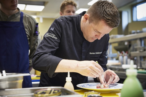 Stefan Heilemann, guest chef July 2023, kitchen, Restaurant Ikarus, Hangar-7, Salzburg, Austria, 2023.07.01,Stefan Heilemann / Stefan Heilemann, Gastkoch Juli 2023, Küche, Restaurant Ikarus, Hangar-7, Salzburg, Österreich, 2023.07.01, Stefan Heilemann // Helge Kirchberger Photography / Red Bull Content Pool // SI202307030358 // Usage for editorial use only //