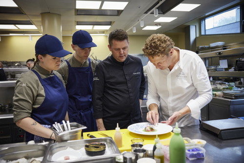 Stefan Heilemann, guest chef July 2023, kitchen, Restaurant Ikarus, Hangar-7, Salzburg, Austria, 2023.07.01, Stefan Heilemann, Martin Klein / Stefan Heilemann, Gastkoch Juli 2023, Küche, Restaurant Ikarus, Hangar-7, Salzburg, Österreich, 2023.07.01, Stefan Heilemann, Martin Klein // Helge Kirchberger Photography / Red Bull Content Pool // SI202307030368 // Usage for editorial use only //